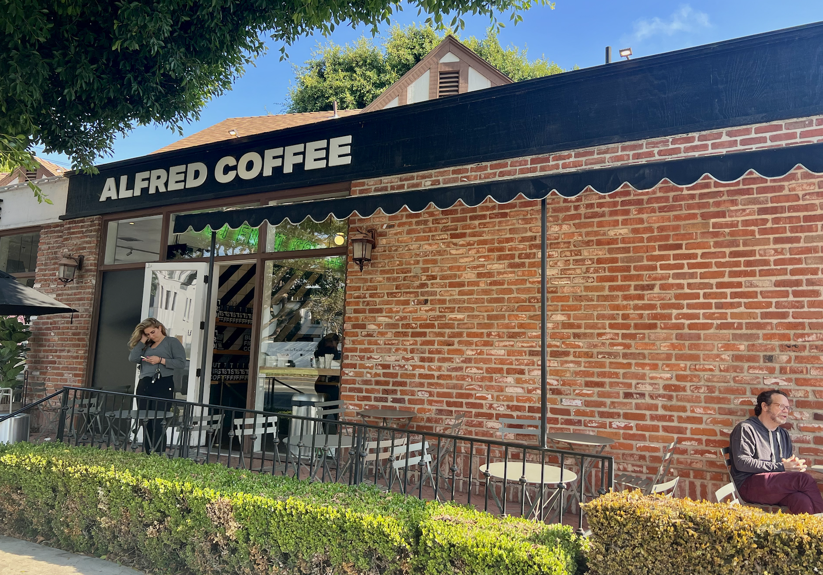 Alfred Coffee is a great place to relax and talk with friends while sipping on delicious matcha. This location is on San Vicente Blvd.